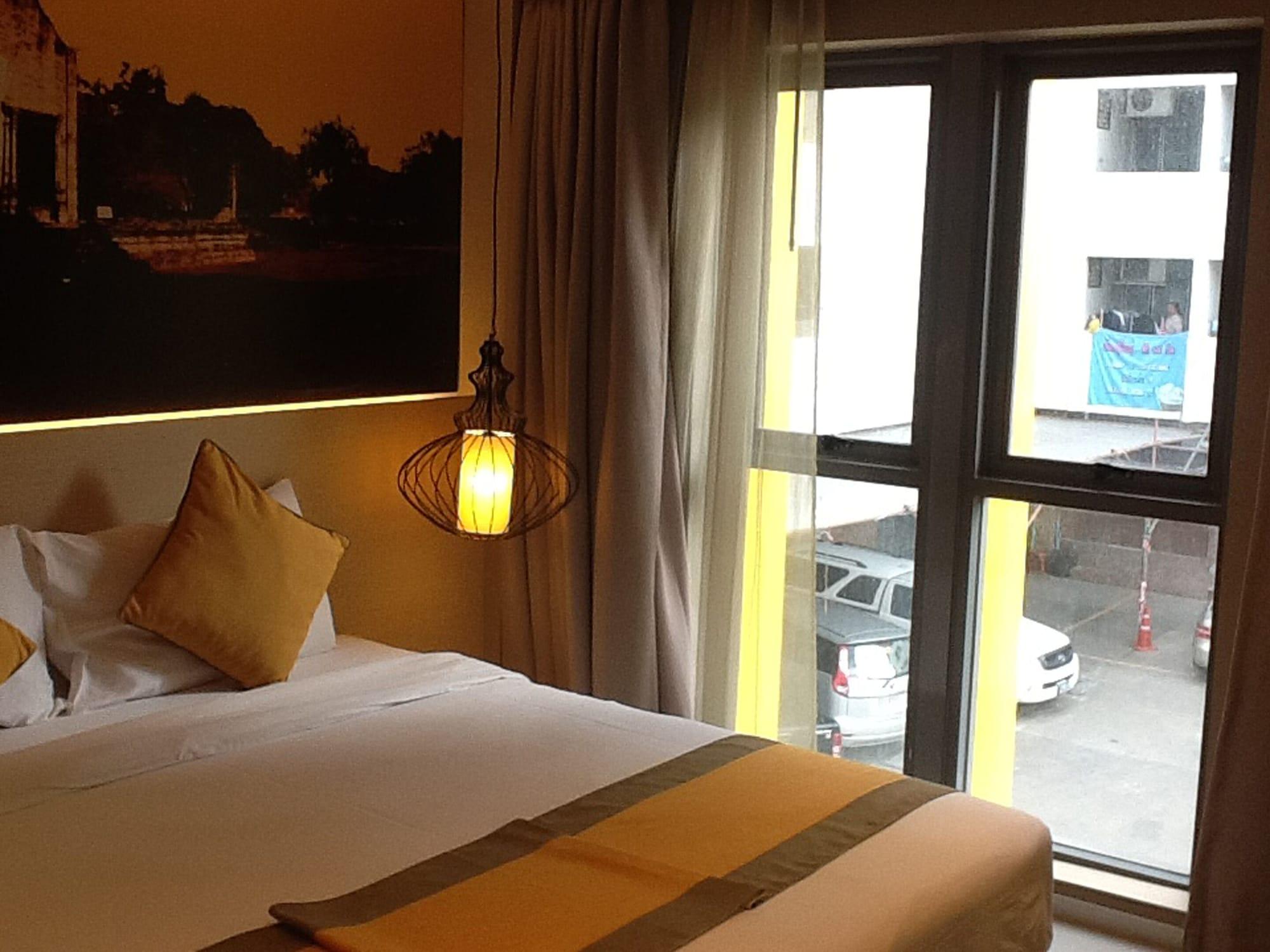 Bizotel Premier Hotel & Residence Бангкок Экстерьер фото